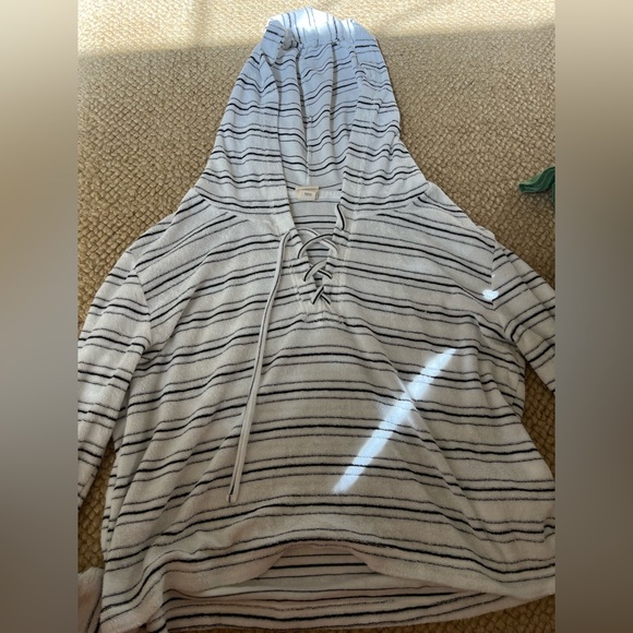 Billabong surf hoodie. Very lightweight. Terry cloth. Size large - Picture 1 of 2